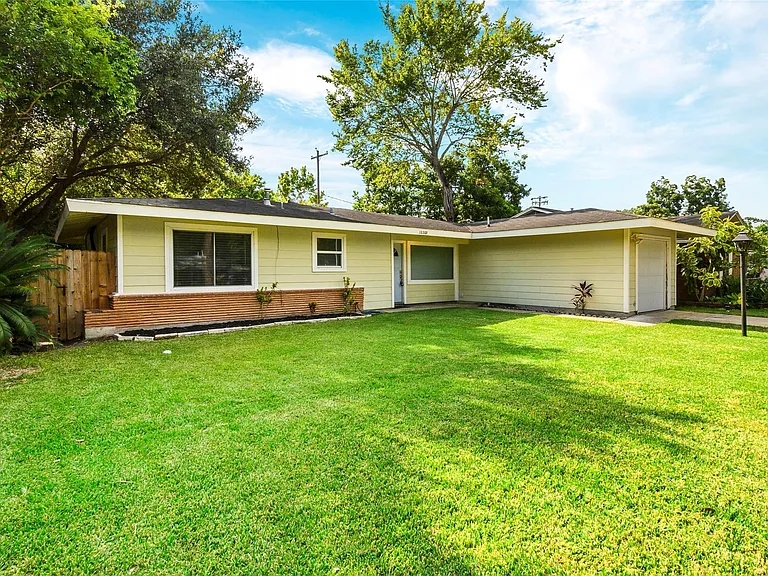 10202 Woodwind Dr — Photo 3