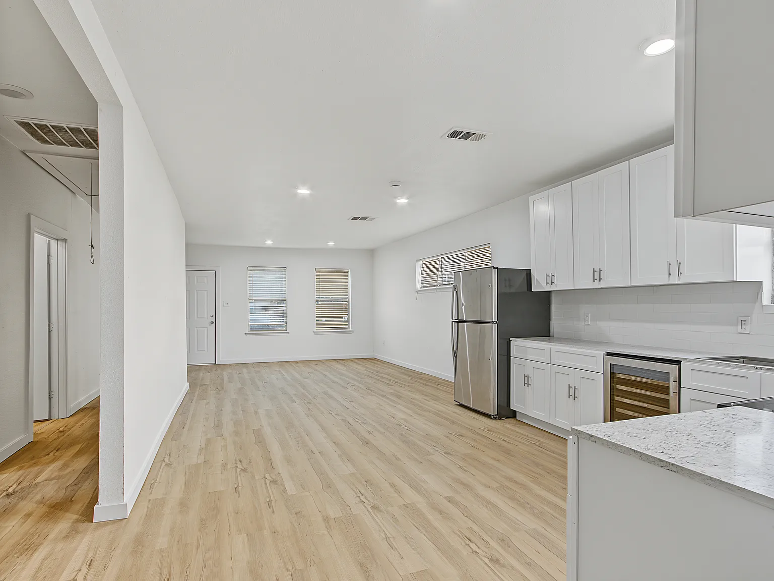 4 bed, 1695 sqft, $2,600 — Photo 2