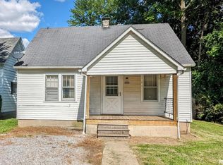 505 S Main St, Wayne City, IL 62895