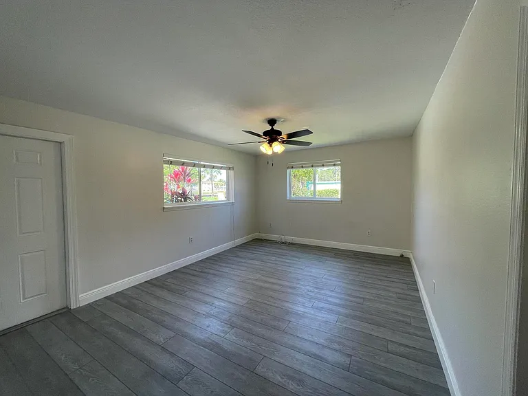 701 SE 4th St #WEST — Photo 16