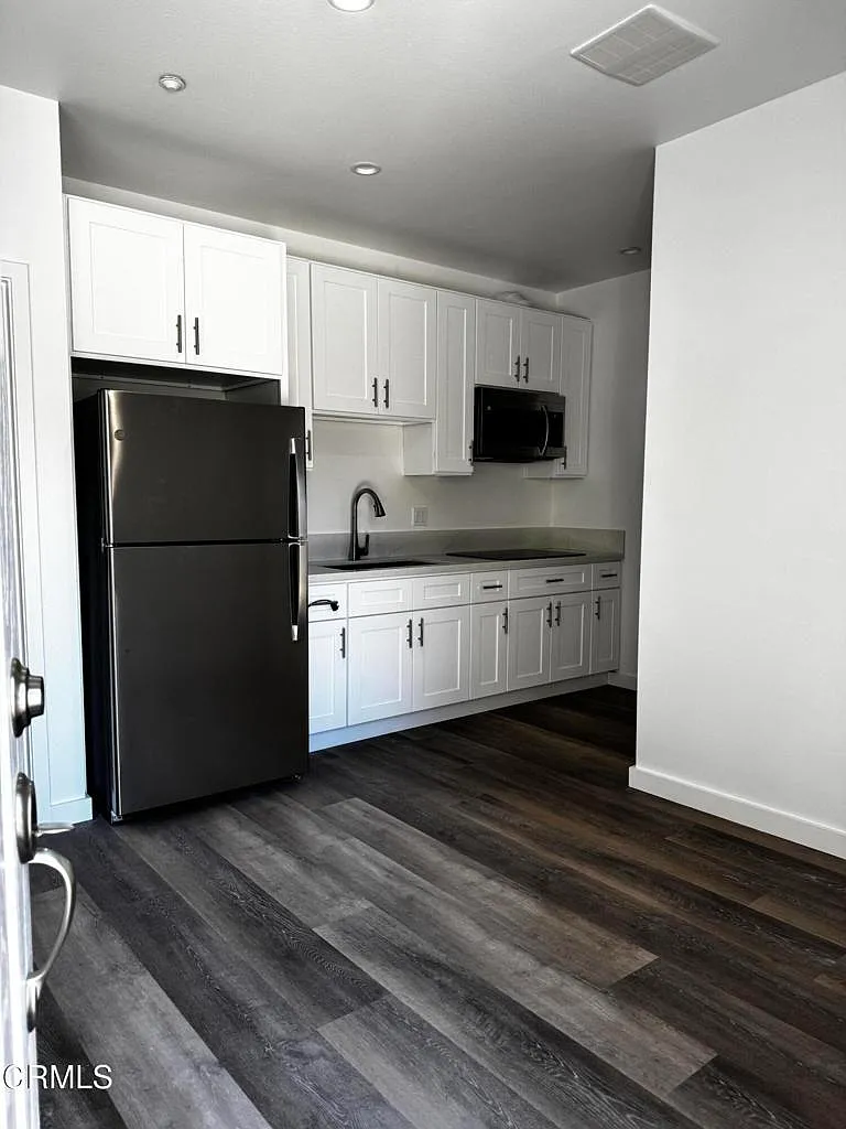 1 bed, 500 sqft, $2,100 — Photo 2