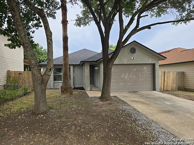 3 bed, 2.0 bath, 1347 sqft, $1,700 — Photo 1