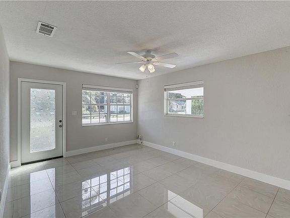 4th image of 2881 SW 17th St