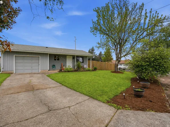 832 E 7th St, Molalla, OR 97038