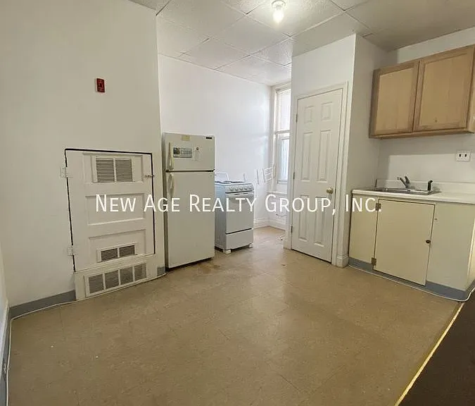 3240 N 15th St #3 — Photo 4