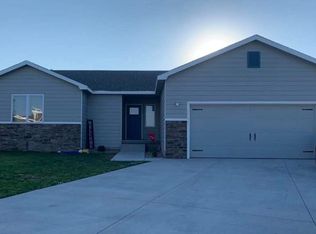 2901 Barbara Ln E, Dodge City, KS 67801