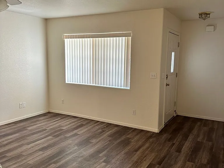 3350 Tomahawk Dr — Photo 2