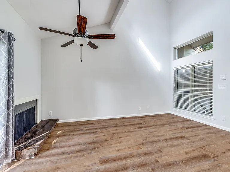 Creekside Condominumums — Photo 8