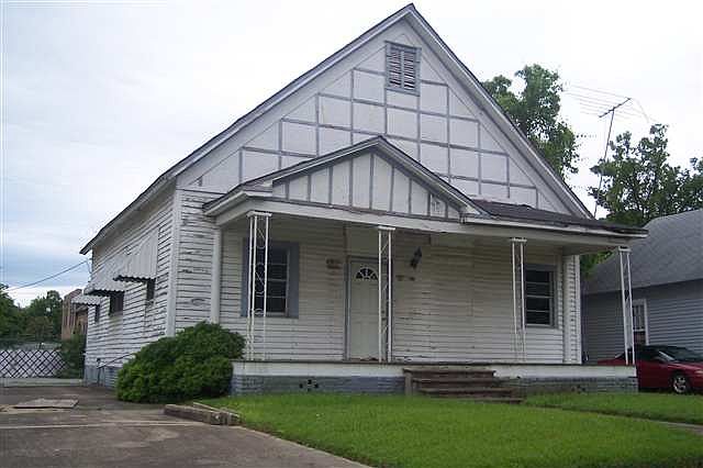 2nd image of 610 W Barraque St