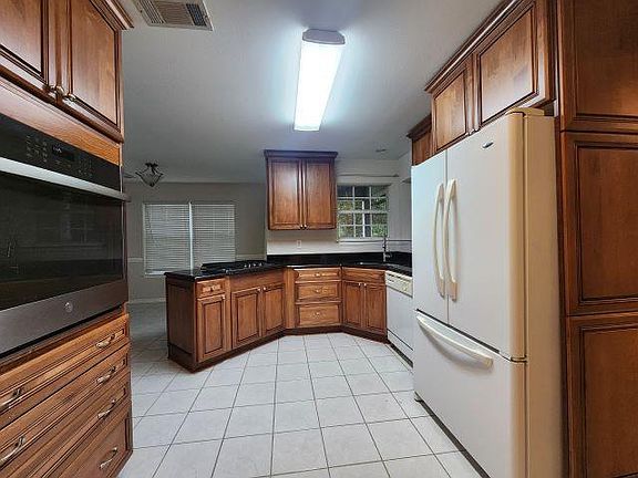 5th image of 2421 Rocky Shores Dr