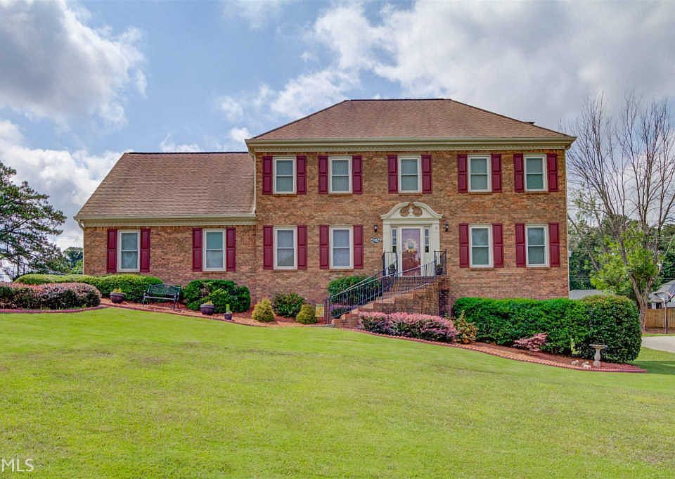1st image of 2452 Chimney Top Ln