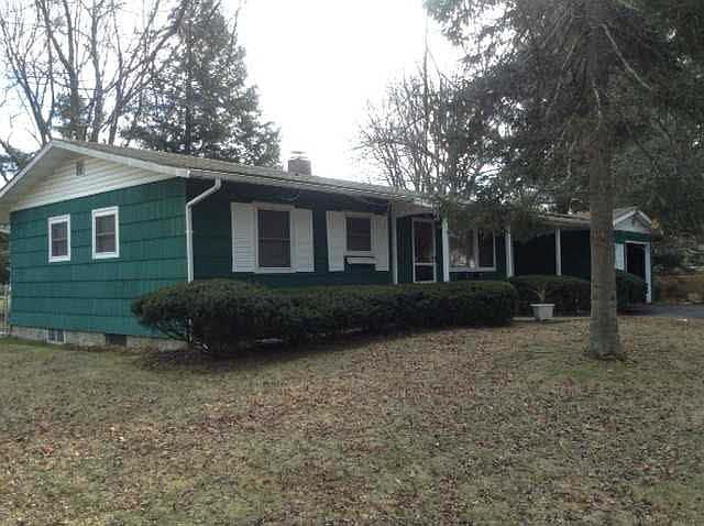 1st image of 4 Willow Dr