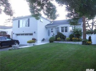 34 Daniel Rd N, Massapequa, NY 11758