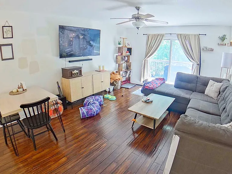 1217 Newfoundland Dr — Photo 3