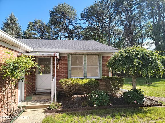 3rd image of 799 Hudson Parkway