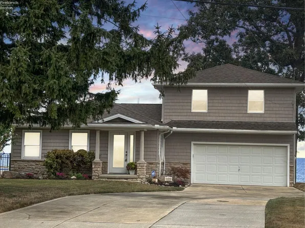 3420 Edgewater Dr, Vermilion, OH 44089