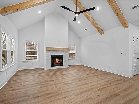 3rd image of 2 Ellwood Cir