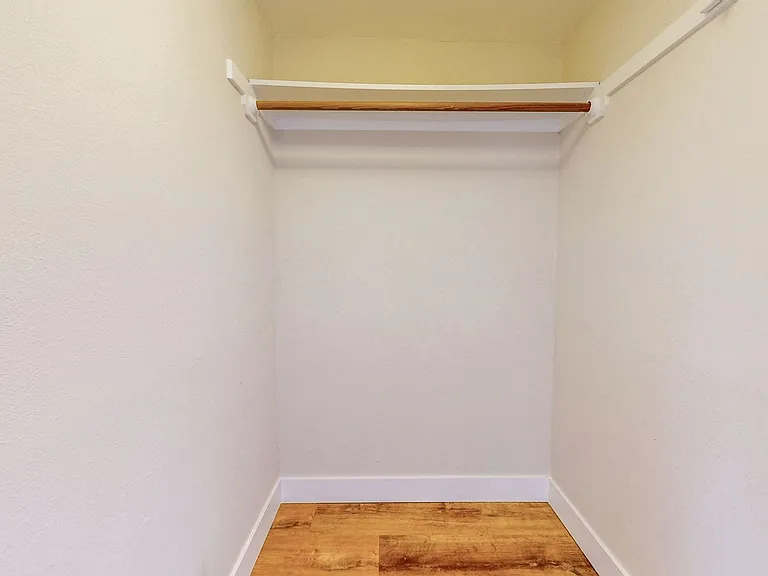 1600 Sylvaner Ave — Photo 16