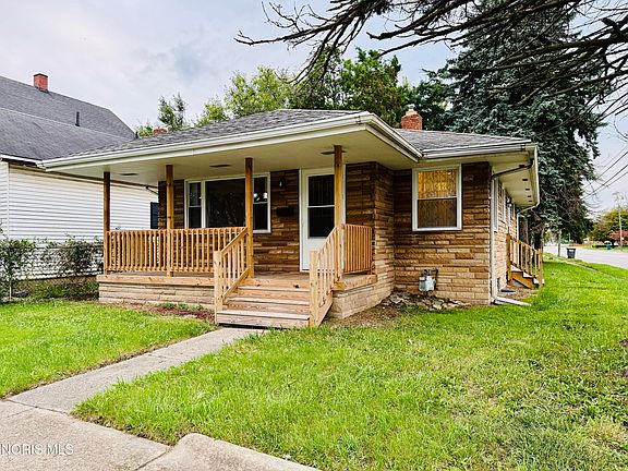 3rd image of 3429 Maple St