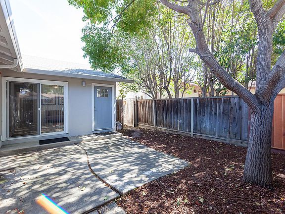 2nd image of 936 Gretchen Ln