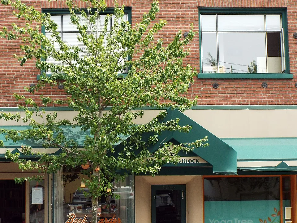 Fremont Apartments - Located on Fremont Ave