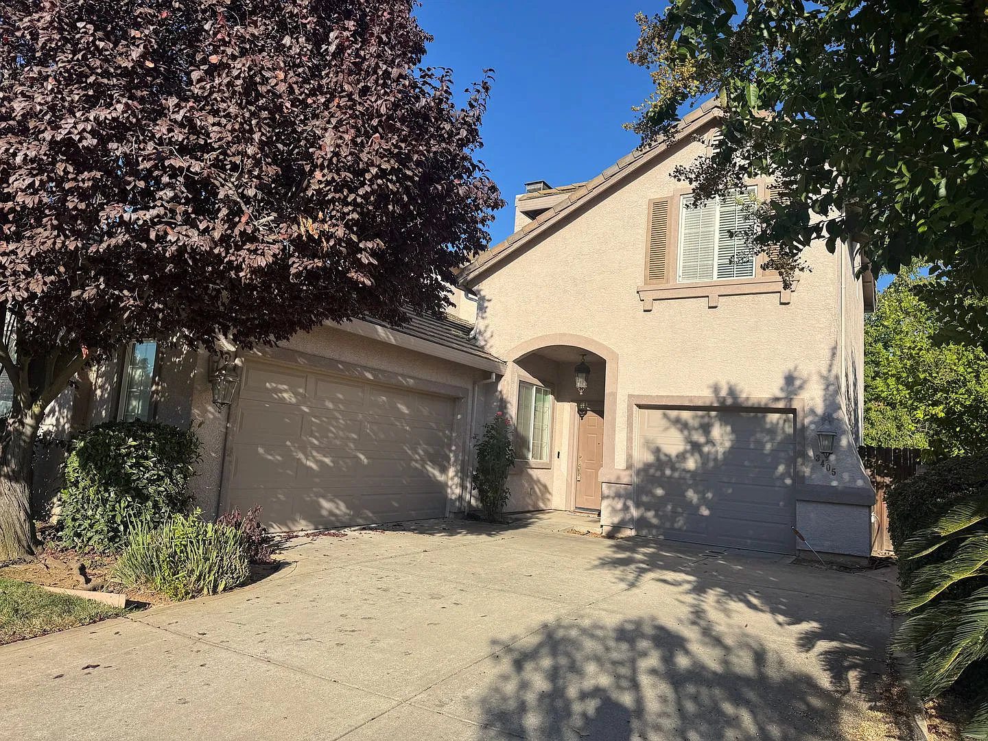 Beautiful 2 Story Home In The Rosemont Area — Photo 2