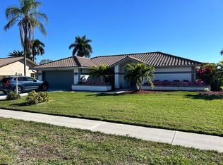 1123 Foxfire Ln, Naples, FL 34104