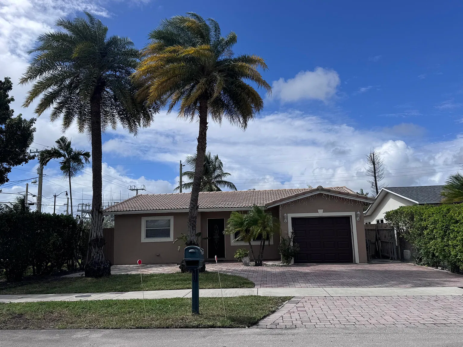 3 bed, 2.0 bath, 1618 sqft, $3,300 — Photo 1