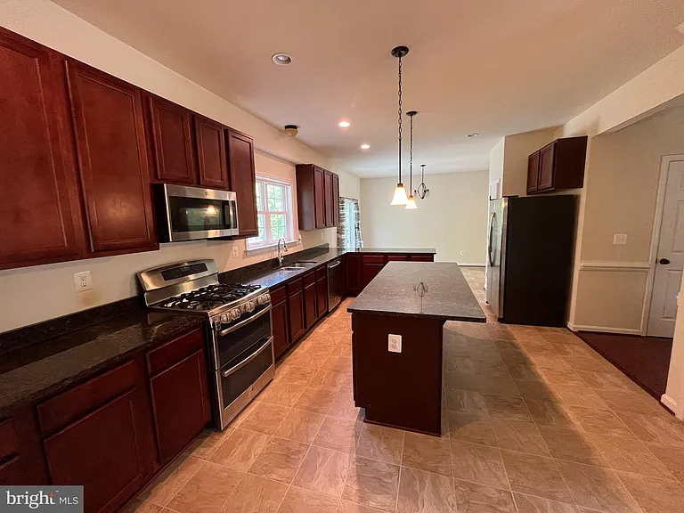 47 Summerfield Ln — Photo 2
