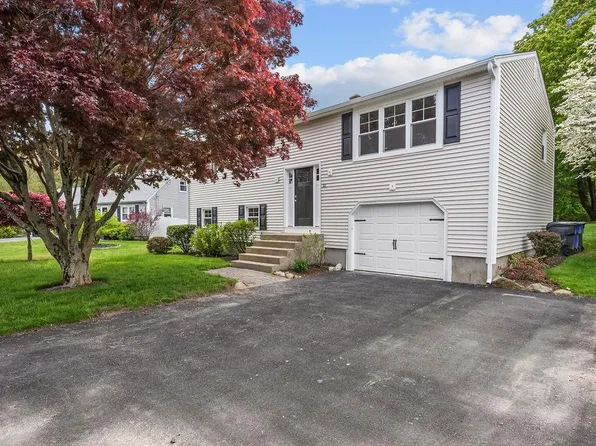 11 Turner Dr, West Warwick, RI 02893