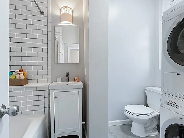 411 W 21st St #6 — Photo 6