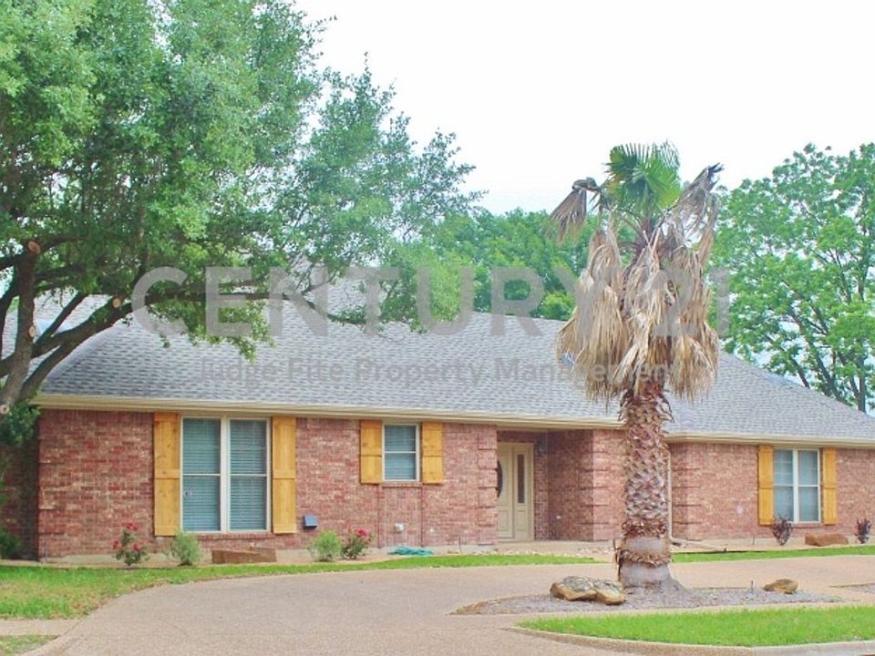 1st image of 904 Williamsburg Dr