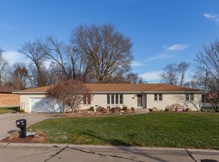 312 E 9th Ave, Coal Valley, IL