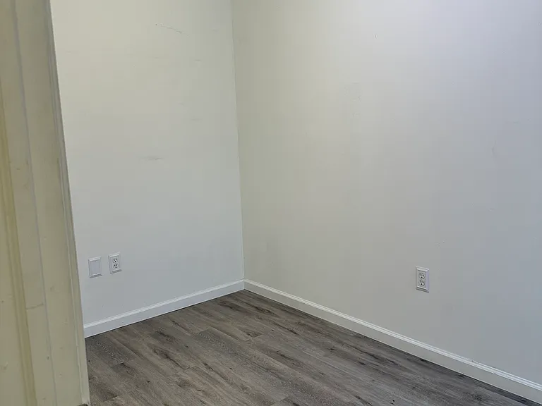 2304 E Albert St — Photo 4