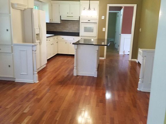 3rd image of 419 Carter Ave