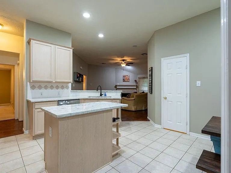 175 N Wimberly Way — Photo 11