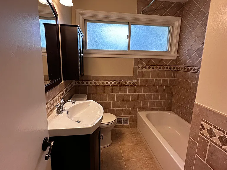1712 Henry Rd — Photo 3