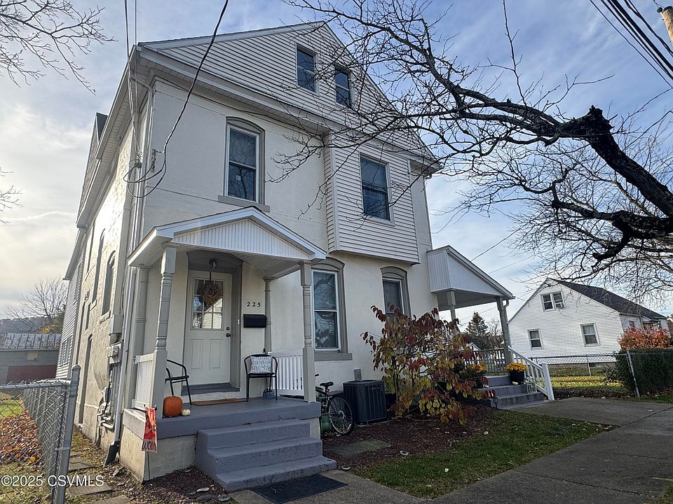 2nd image of 221225 E 10th St