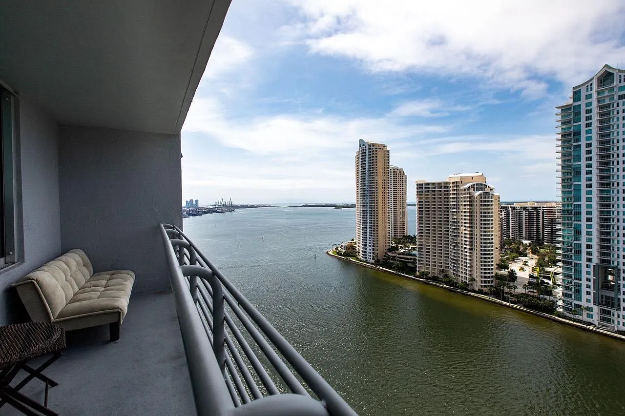 1 bed, 1.0 bath, 868 sqft, $3,500 — Photo 2