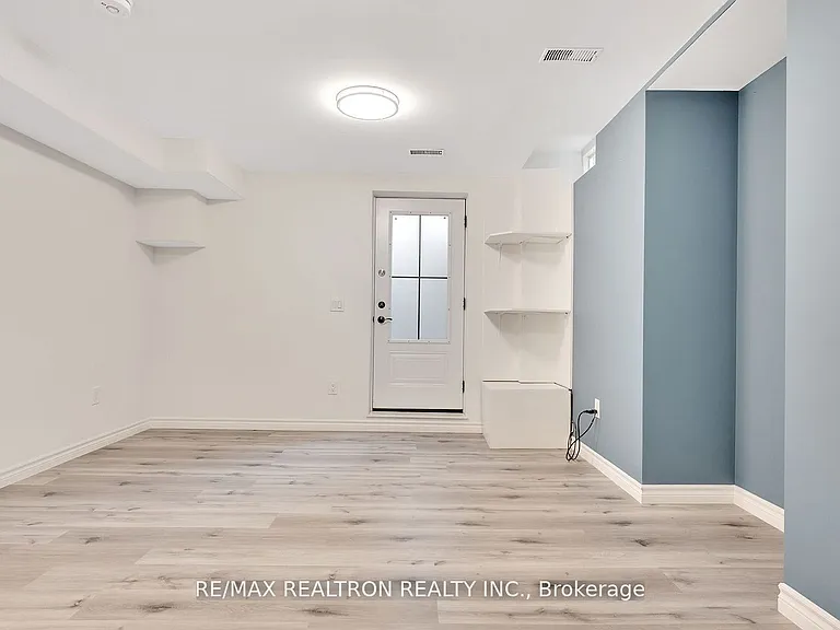 4 Oceanpearl Cres — Photo 4