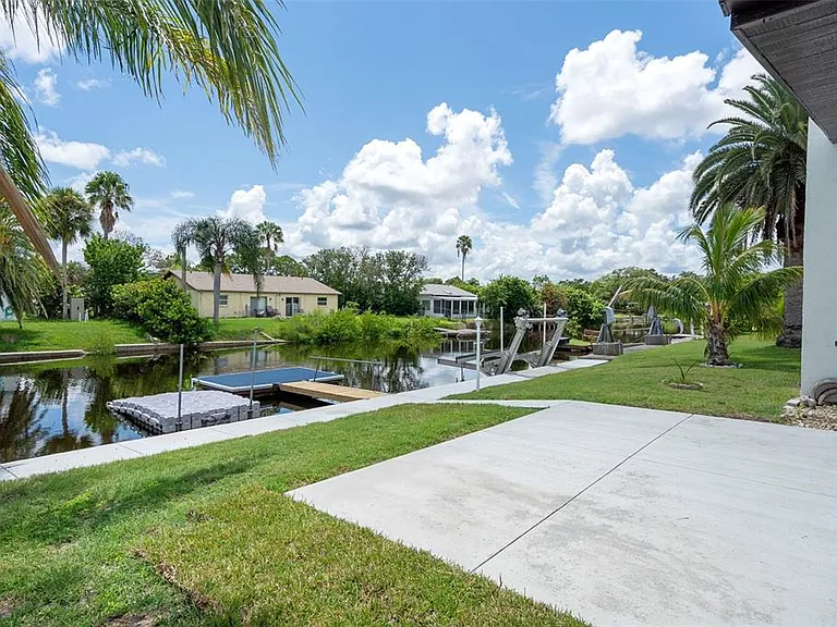 9910 Island Harbor Dr #A — Photo 47