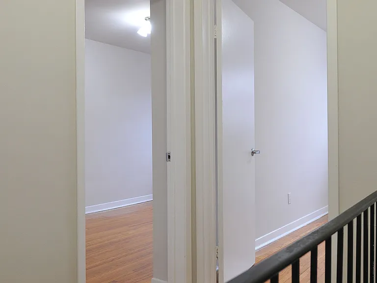1013 Pape Ave #A — Photo 9