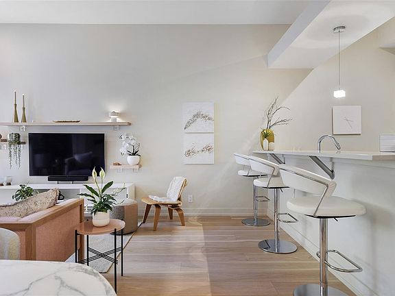 5th image of 440 Parry St #3