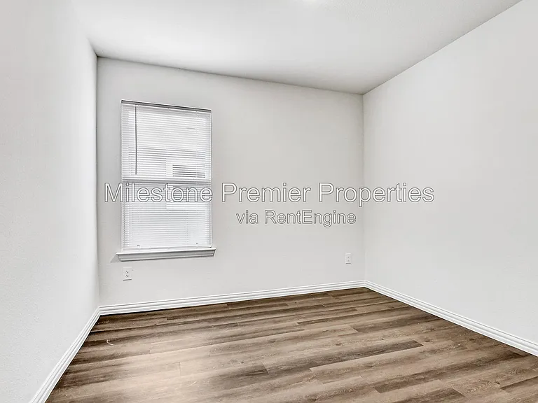 419 E Hull St — Photo 7