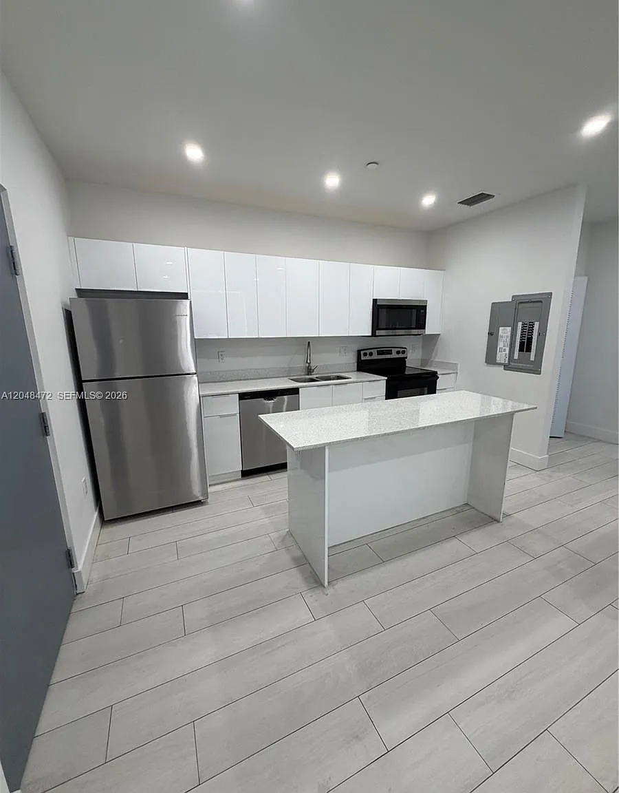 Hialeah 13th Addn Am Pl R — Photo 3
