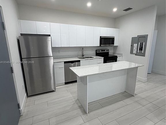 3rd image of 879 E 24th St #203