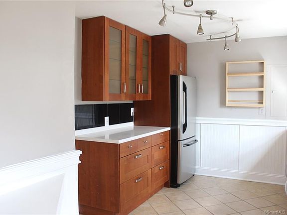 3rd image of 186 Wood Ave