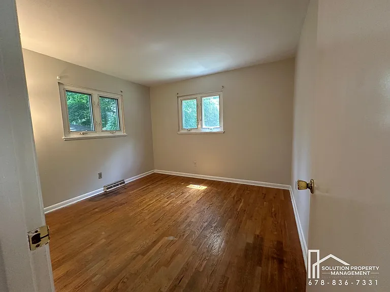 1323 Hilton Dr — Photo 7