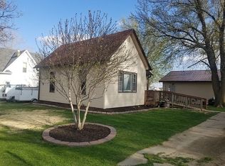 150 N 5th St, Staplehurst, NE 68439