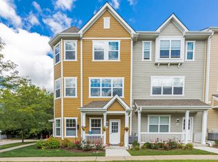 60 Lakeview Pl, Lake Zurich, IL 60047